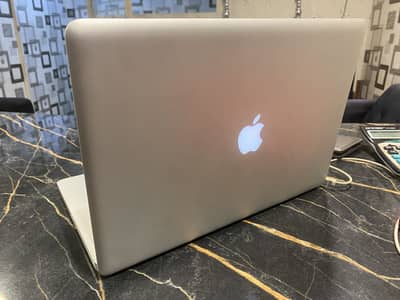 Apple MacBook Pro 15" | Core i7 Quad-Core | Dual Graphics Card
