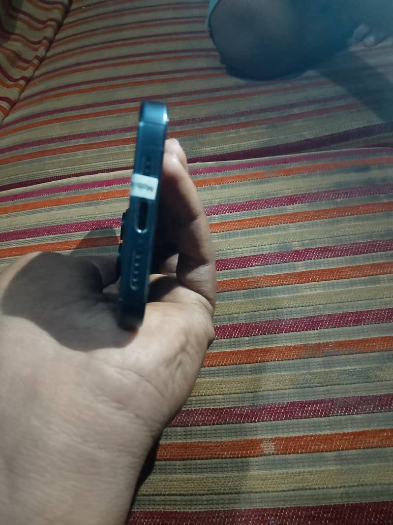 Apple iPhone 15 Pro 3