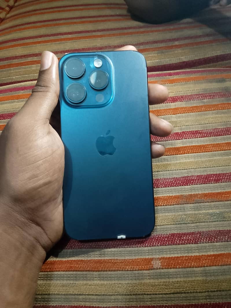 Apple iPhone 15 Pro 4