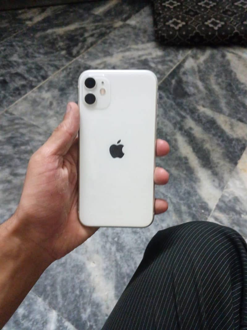 Apple iPhone 11 3