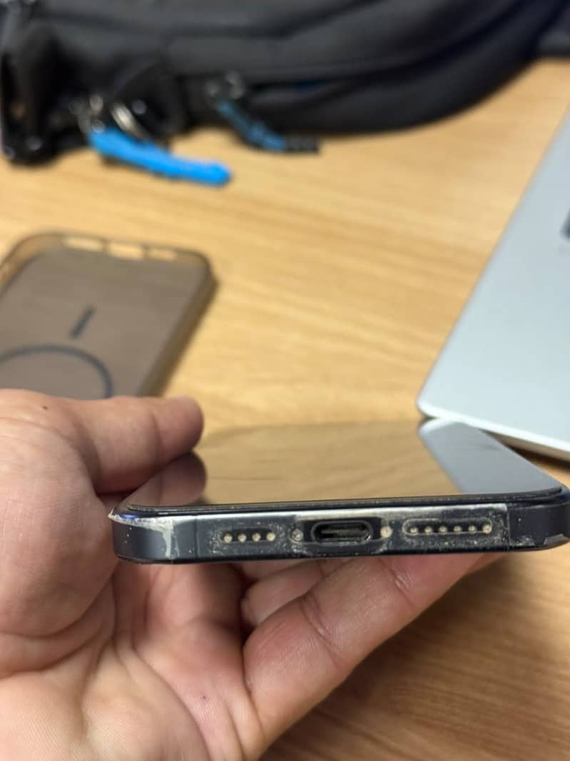 Apple iPhone 15 Pro Max 2