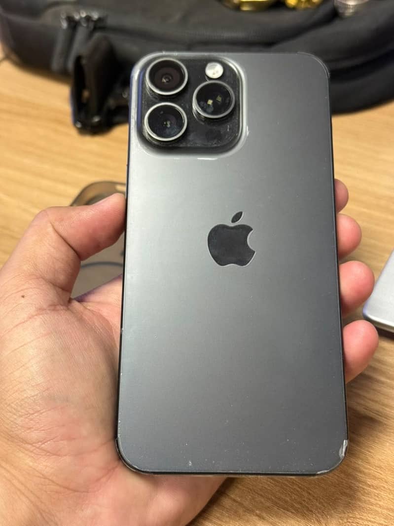 Apple iPhone 15 Pro Max 3