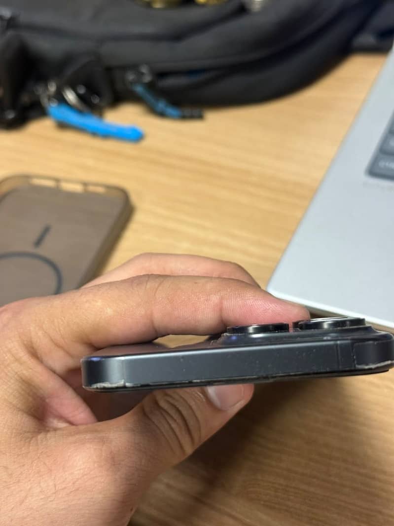 Apple iPhone 15 Pro Max 4