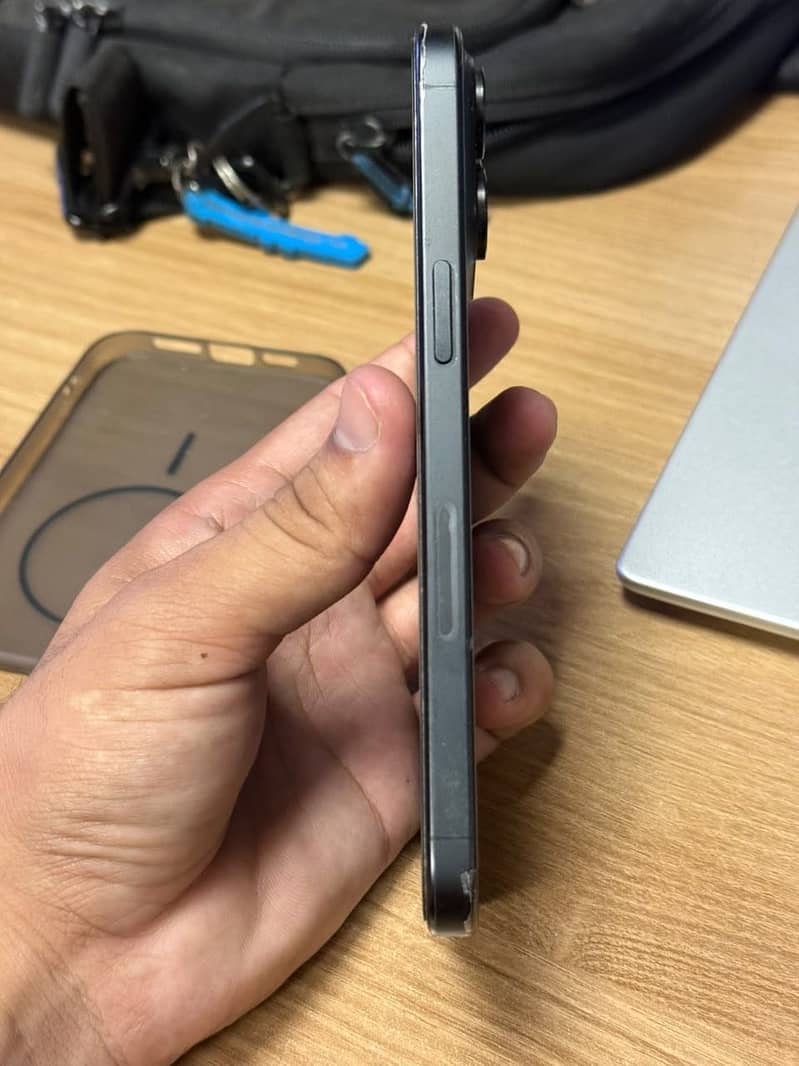 Apple iPhone 15 Pro Max 5