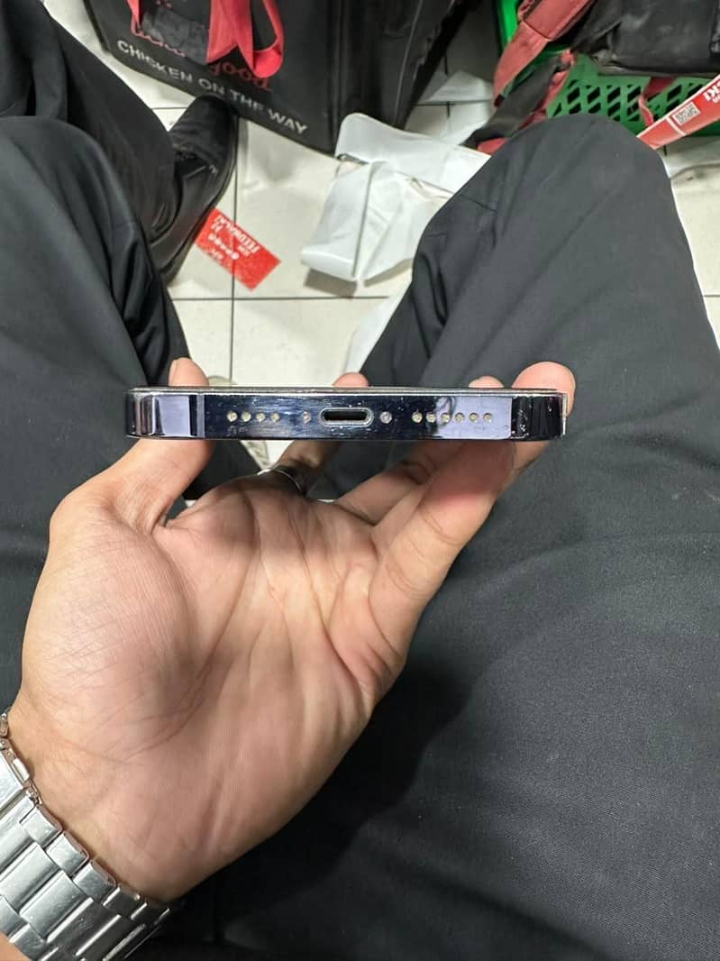 Apple iPhone 14 Pro Max 4