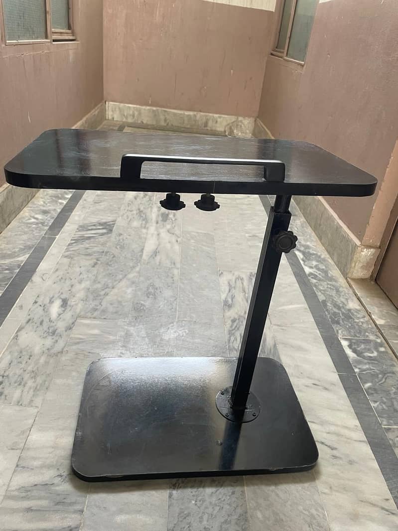 Height adjustable table 0