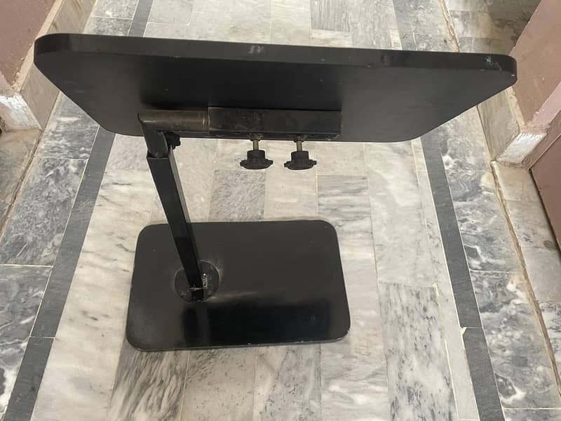 Height adjustable table 1