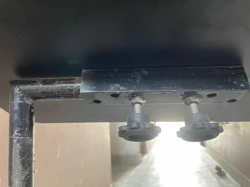 Height adjustable table 3