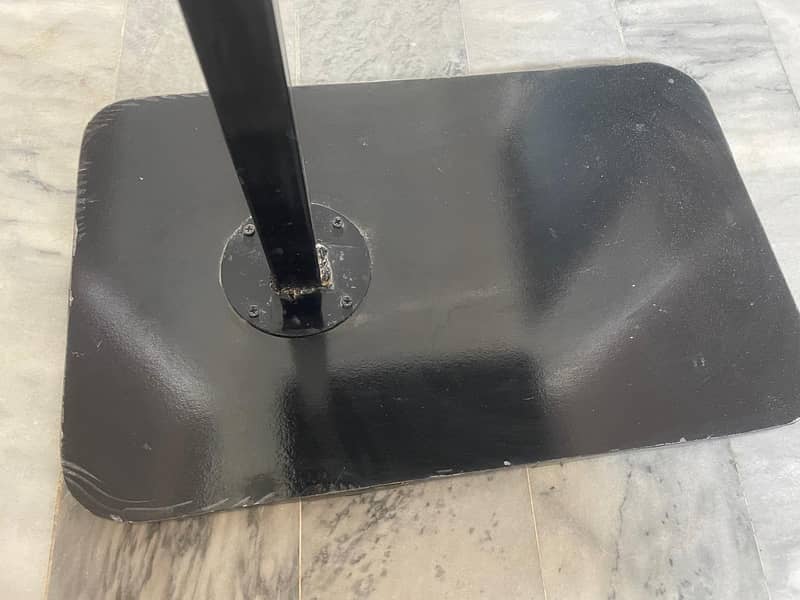 Height adjustable table 6