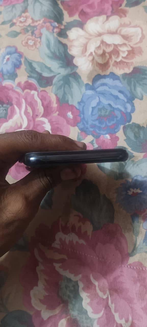 Apple iPhone 11 Pro Max 7