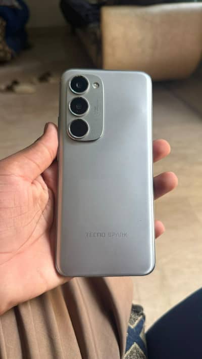 Tecno Spark 40 pro plus
