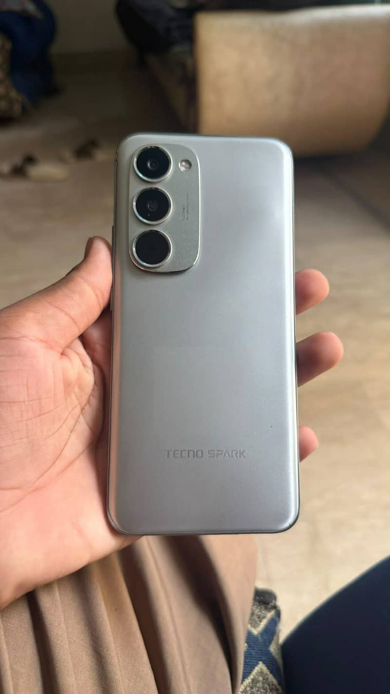 Tecno Spark 40 pro plus 0