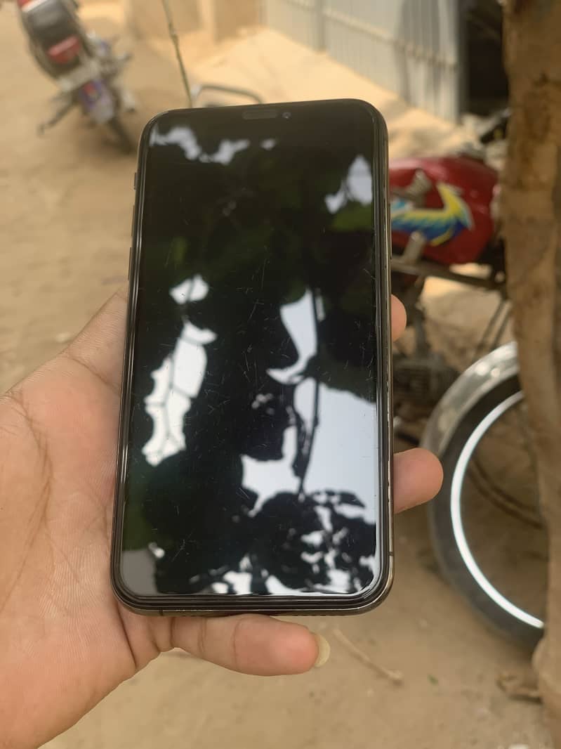 Apple iPhone XS 3