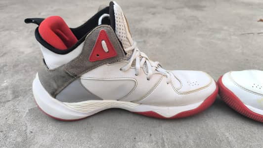 The Qiaodan Basketball "Battle" Series Sneakers