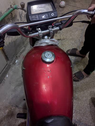 I want to sale my bike plz Whatsapp pe message karny fazool tang na ka