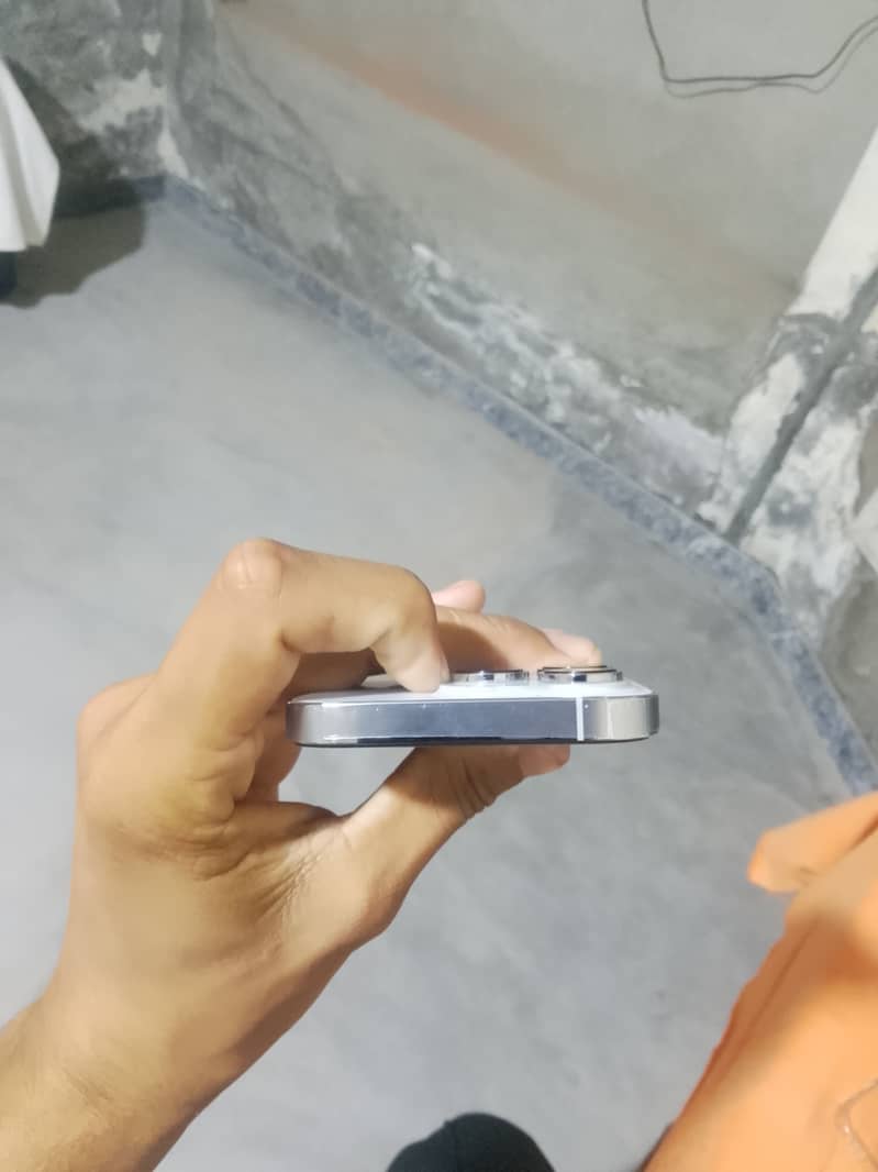 Apple iPhone 14 Pro 2