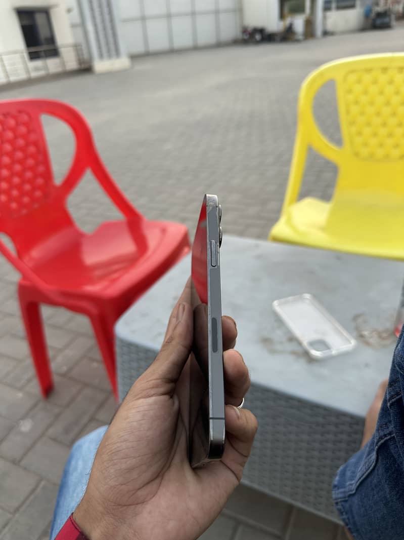 Apple iPhone 13 Pro Max 2