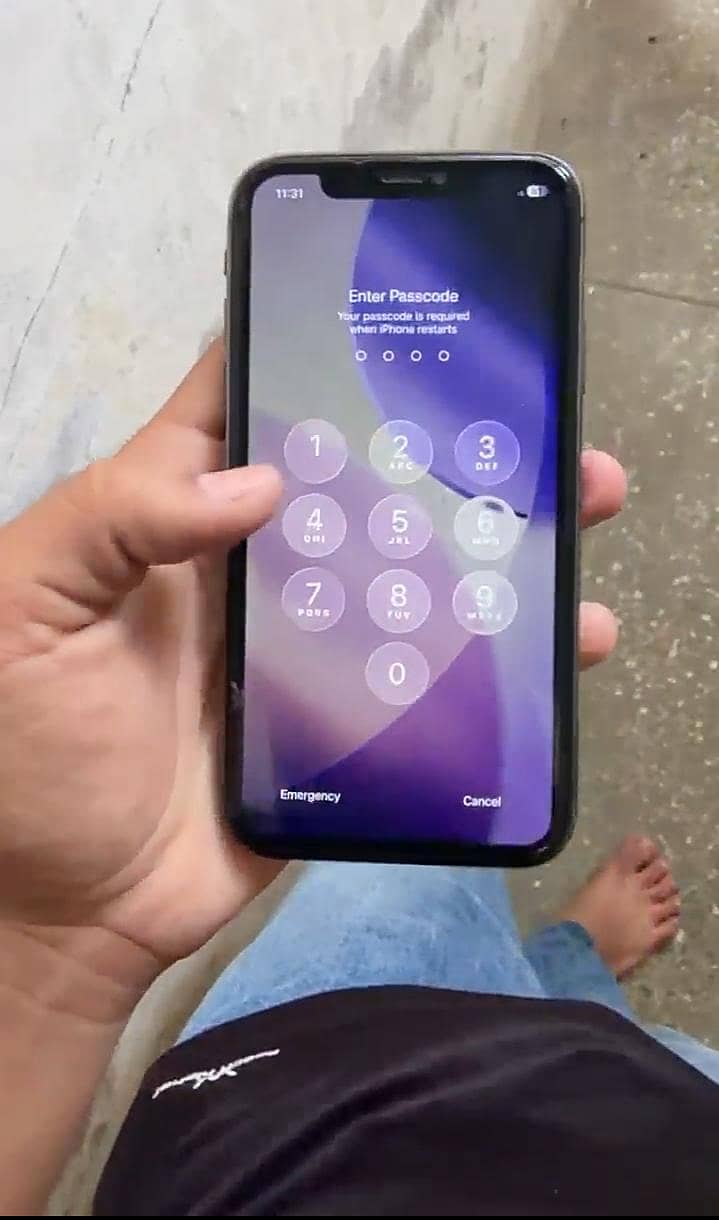 Apple iPhone 11 4