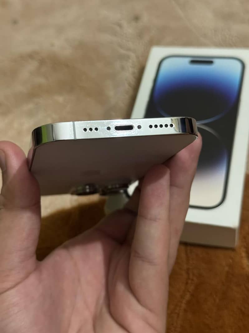 iPhone 14 Pro 4
