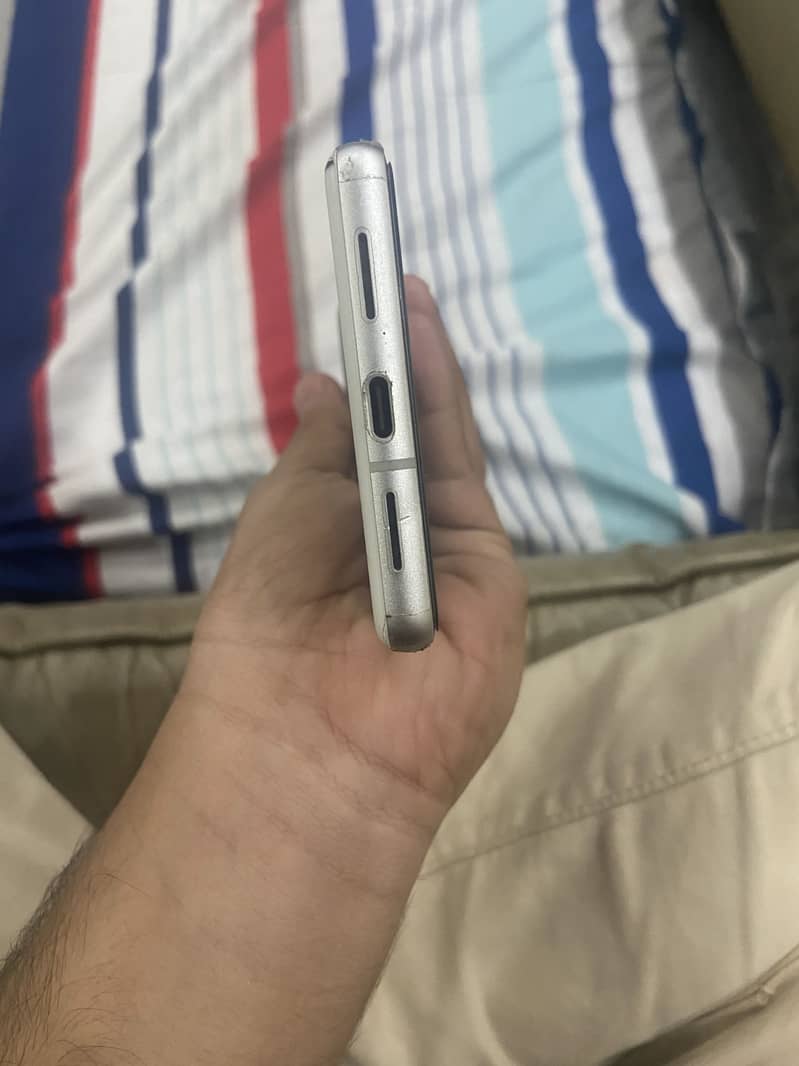 Google Pixel 7 4