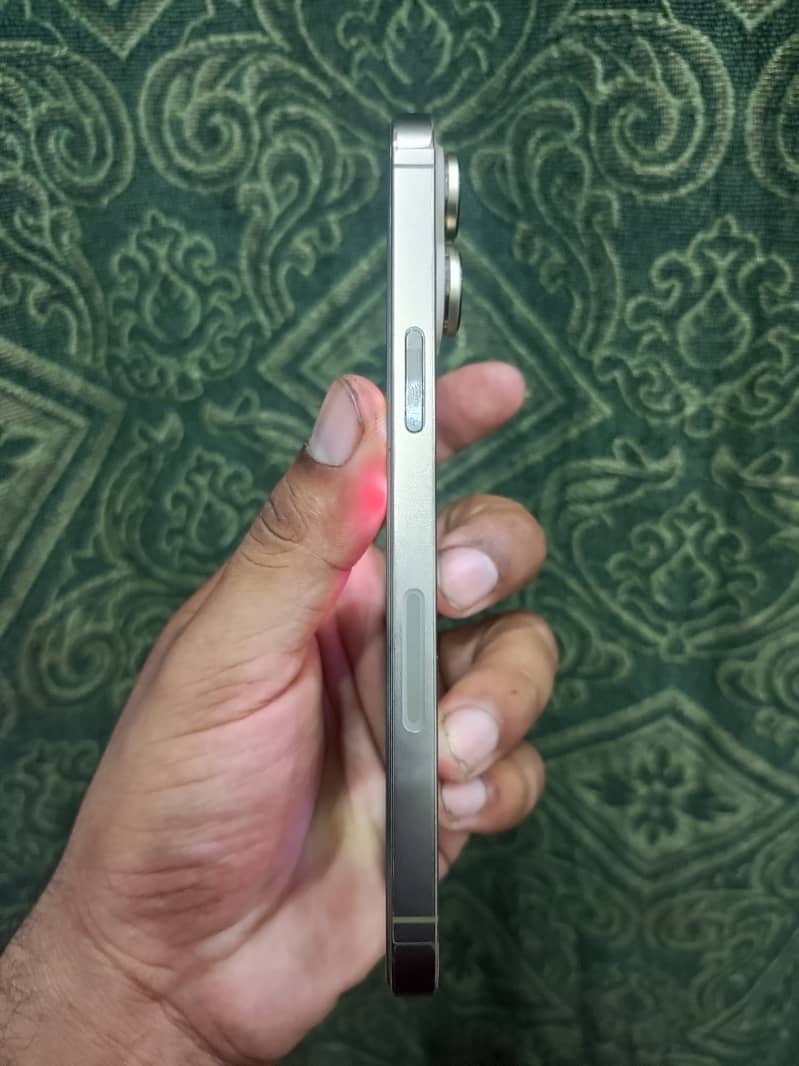 Apple iPhone 14 Pro Max 4