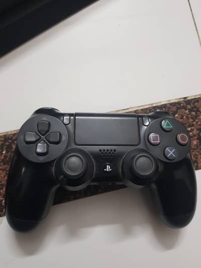 play station 4 slim with 4 games