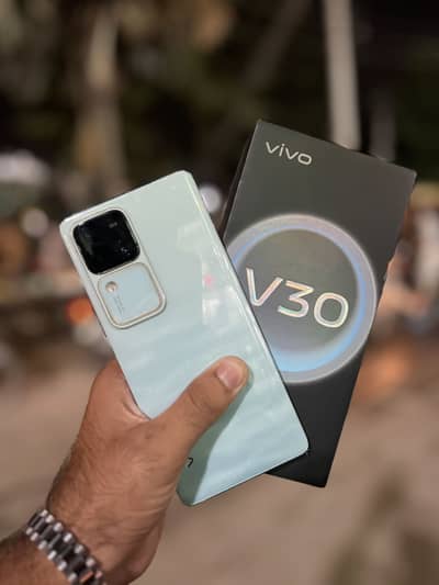Vivo V30