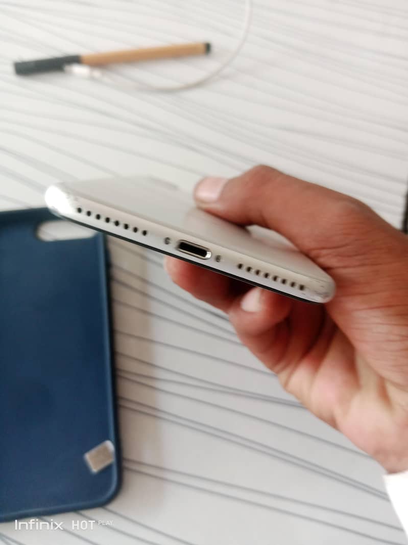 Apple iPhone 7 Plus 2