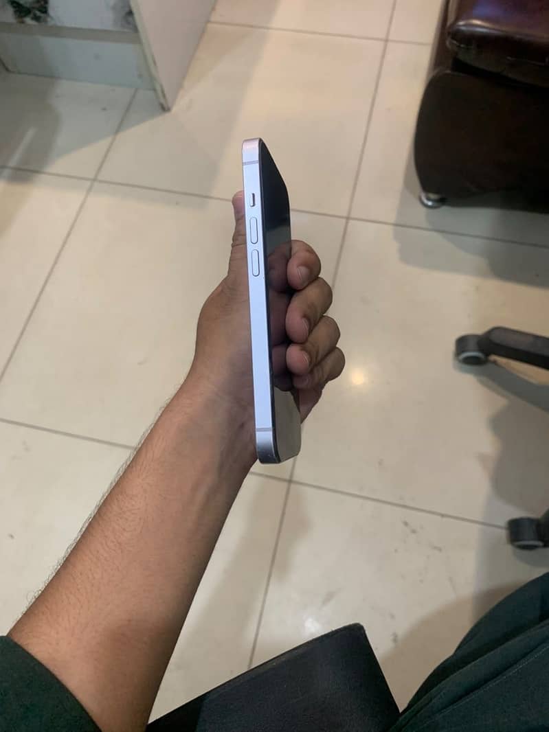 Apple iPhone 14 0