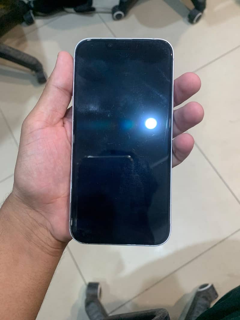 Apple iPhone 14 3