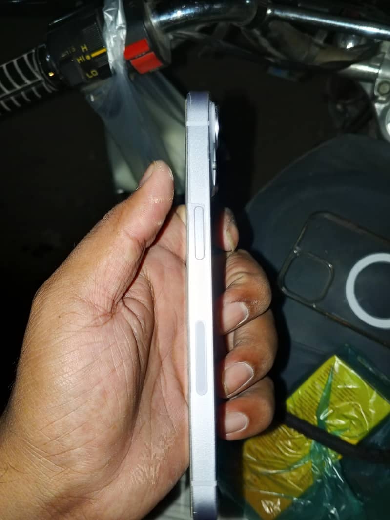 Apple iPhone 14 4
