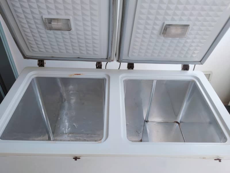 Dawlance Two Door Deep Freezer 2
