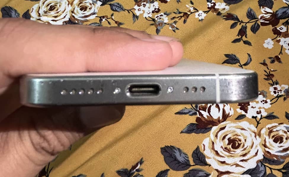 Apple iPhone 15 Pro 0
