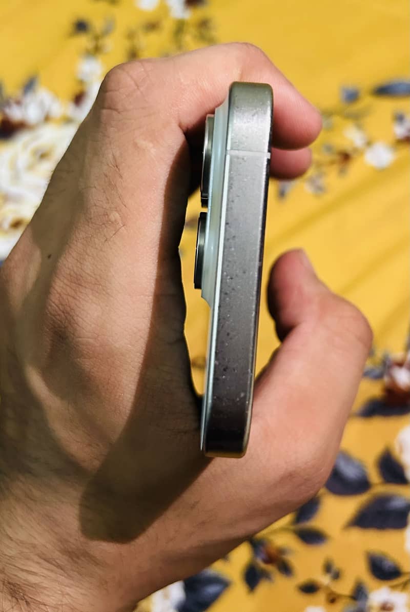 Apple iPhone 15 Pro 4