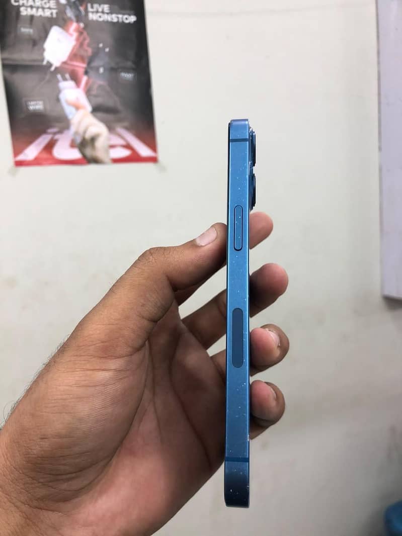 Apple iPhone 13 2