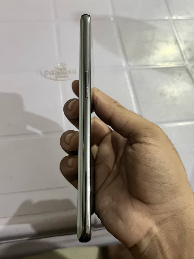 One Plus 10T 4
