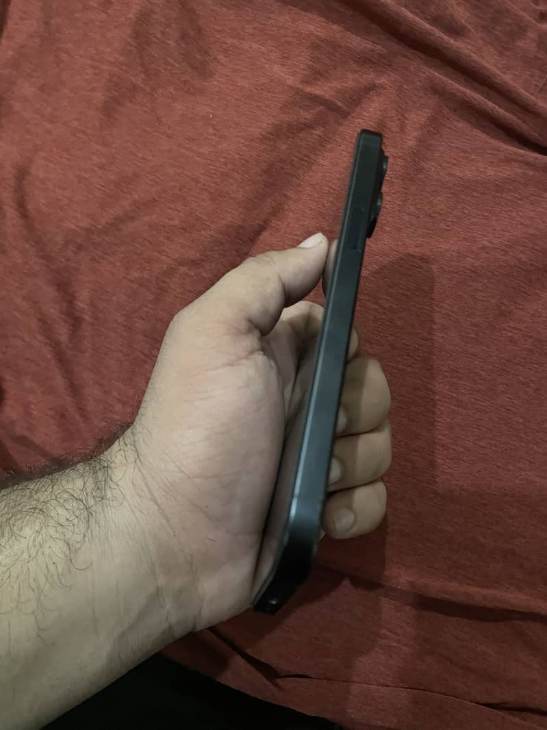 Apple iPhone 15 Pro Max 6