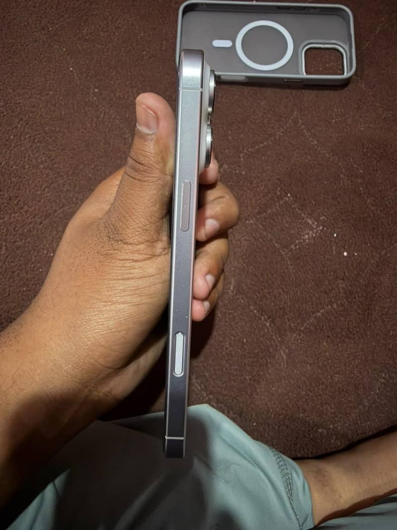 iphone 16 pro max 2