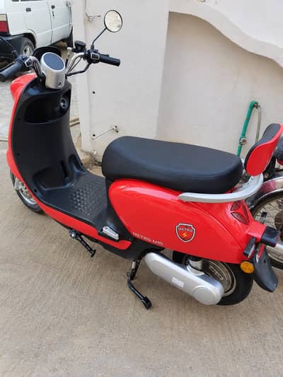 Yadea M6 electric scooty for sale