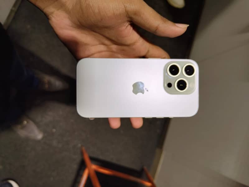 Apple iPhone 16 Pro 1