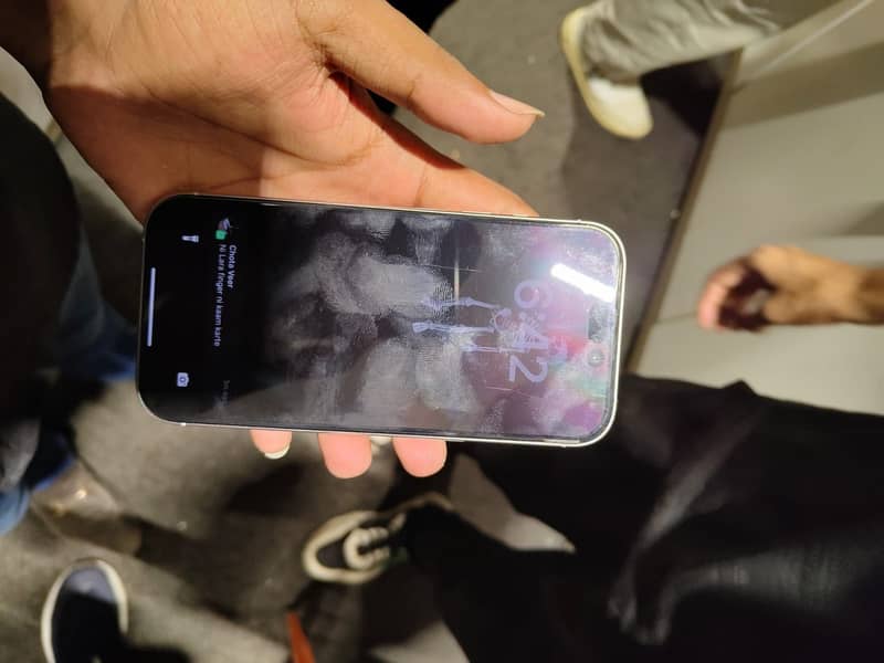 Apple iPhone 16 Pro 2