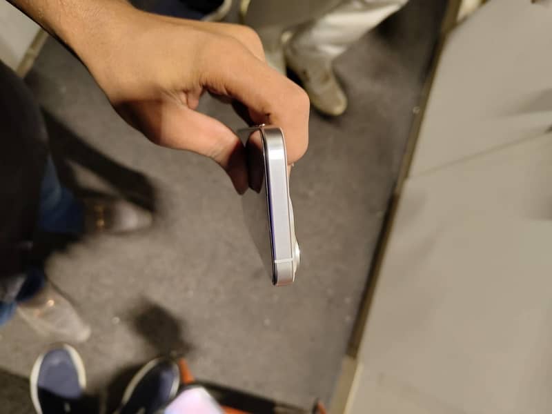 Apple iPhone 16 Pro 6