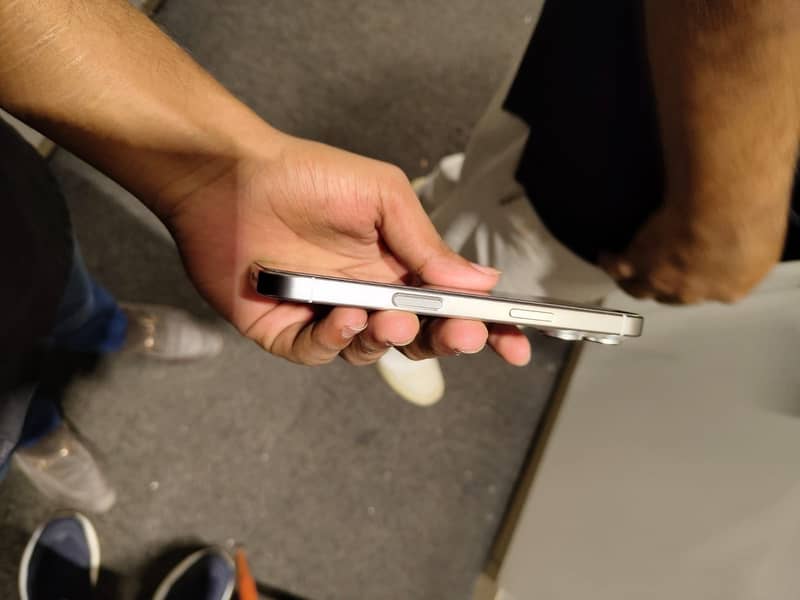 Apple iPhone 16 Pro 7