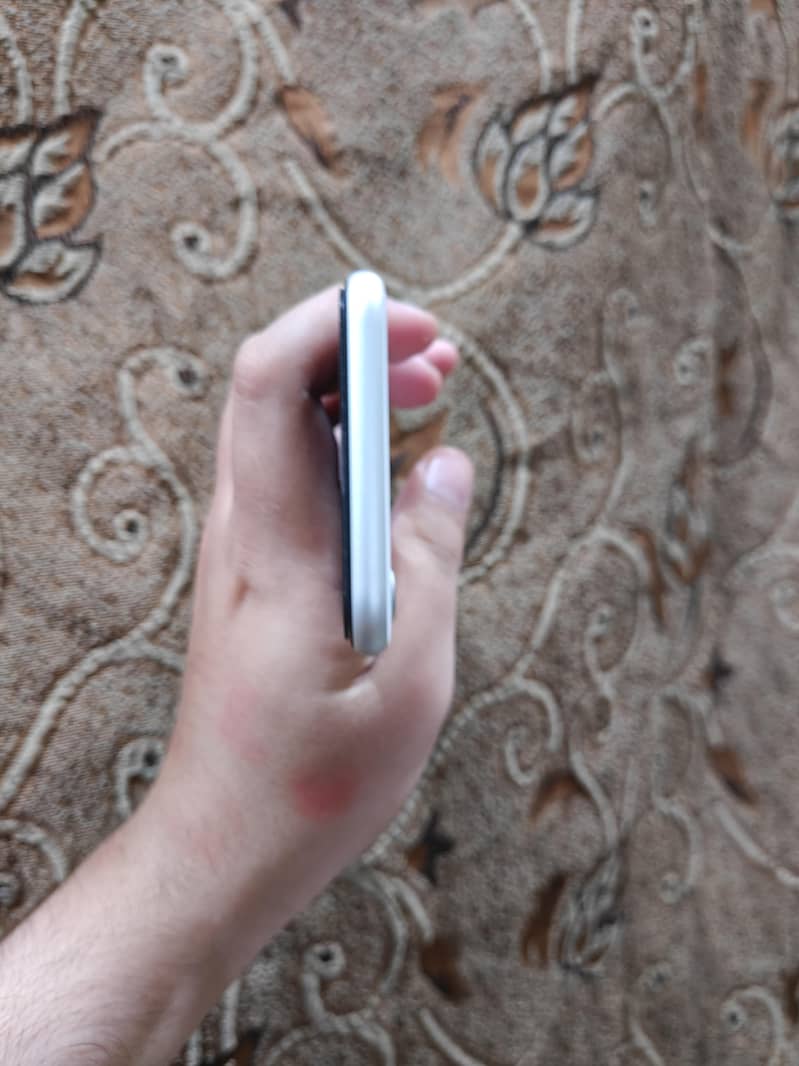 Apple iPhone SE 2 7