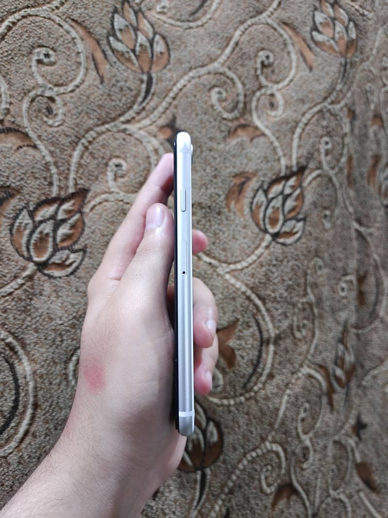 Apple iPhone SE 2 9