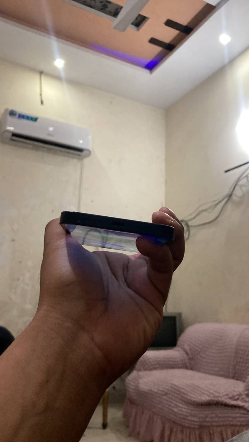 Apple iPhone 13 2