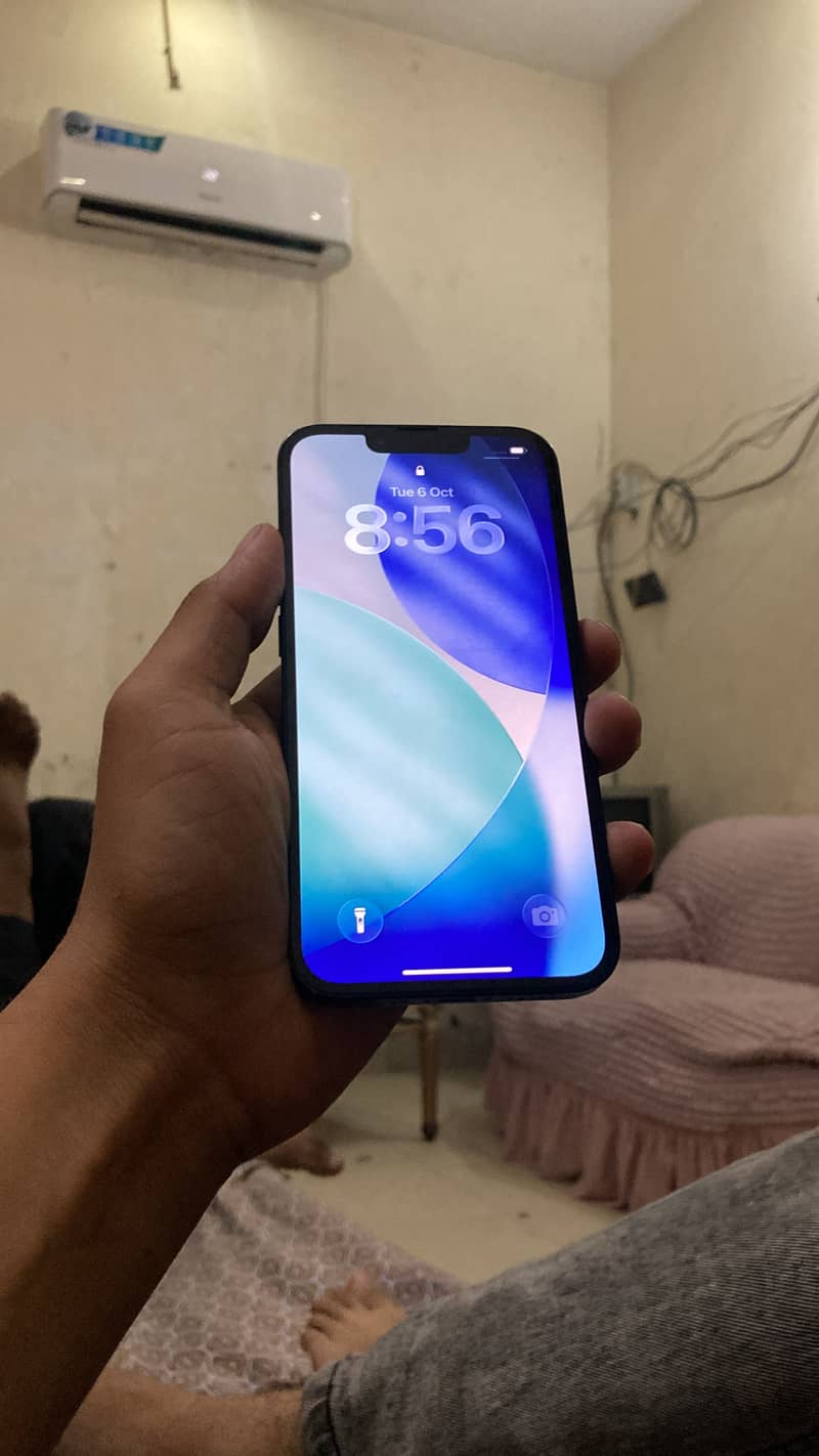 Apple iPhone 13 4