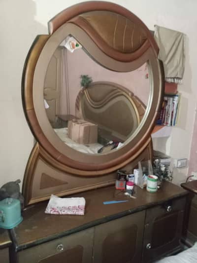 showcase and dressing table