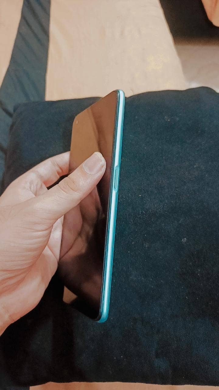 OPPO A76 1