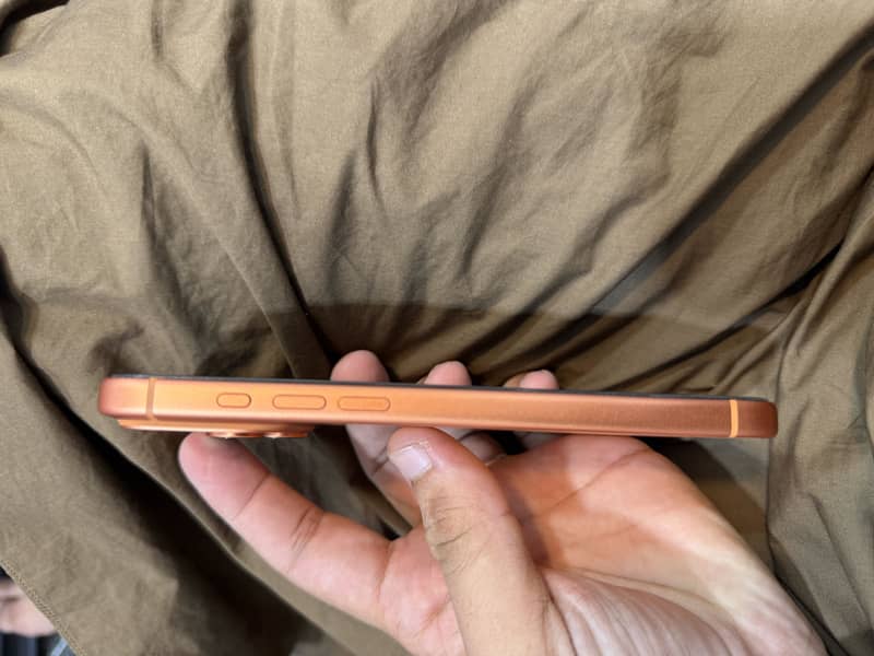Apple iPhone 17 Pro Max 4